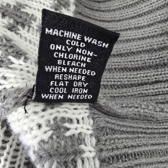 CARBON Ugly Christmas Sweater Reindeer Pooping Christmas Lights Gray & White M - Picture 5 of 6